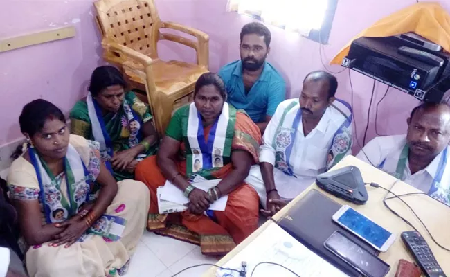 ysrcp women mptc protest on pensions - Sakshi