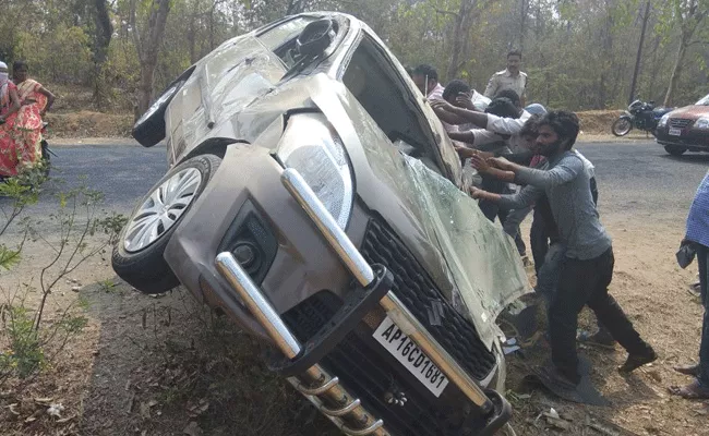 three injured in accident in chennur - Sakshi