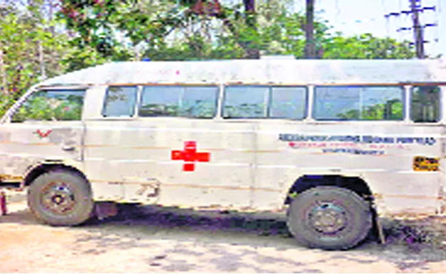 no funds for government ambulance - Sakshi