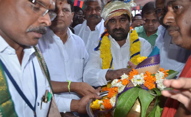 minister jagadish reddy pray to lord shiva for good - Sakshi