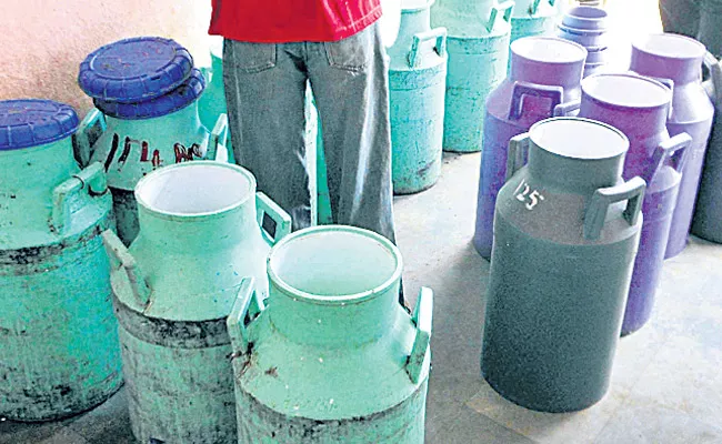 poisonous milk racket was caught in medak district - Sakshi