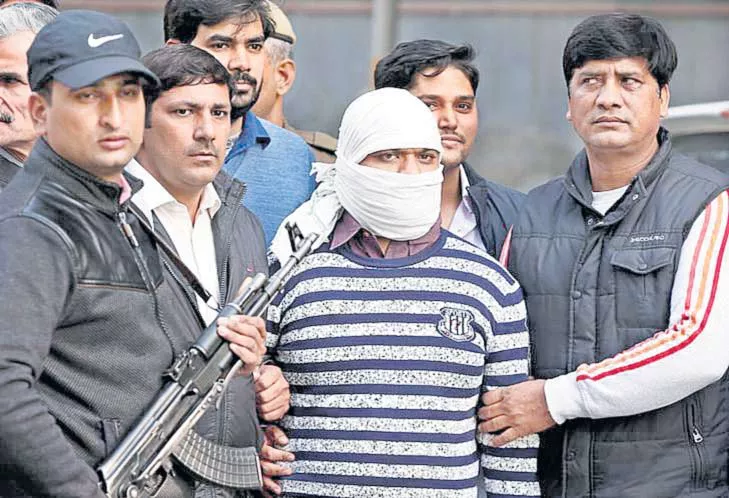 Indian Mujahideen terrorist wanted in 5 bomb blast cases arrested - Sakshi