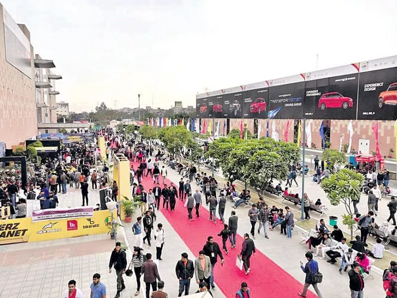 Auto Expo 2018 comes to an end after 100 launches and 6 lakh - Sakshi