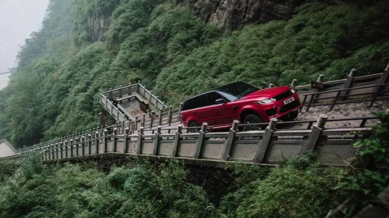 Watch The Range Rover Sport PHEV Climb To Heaven's Gate In China - Sakshi