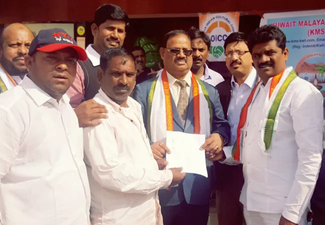 aicc general secretary kuntiya supports to Indian workers in kuwait - Sakshi