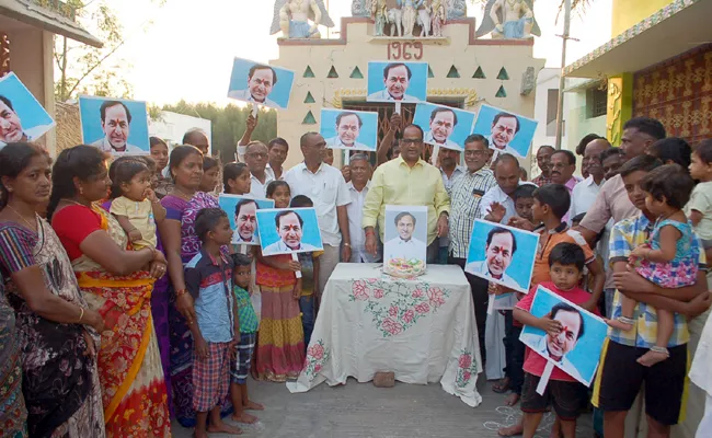 kethireddy celebrate cm kcr birthday  in tamil nadu - Sakshi