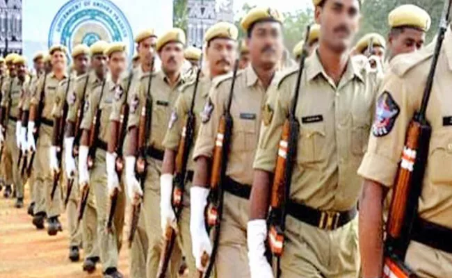 death constable get Promotion in adilabad district - Sakshi