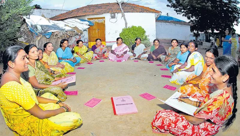 Amount of interest-free loans to womens was not implemented - Sakshi