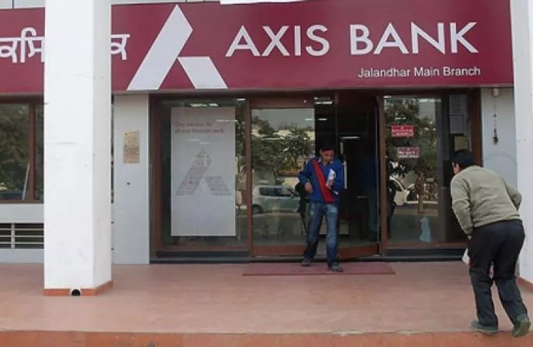 Axis Bank hikes MCLR by 10 basis points - Sakshi