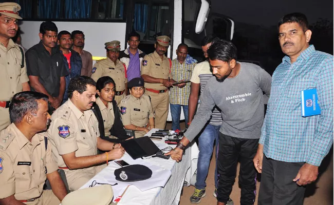 cordon search in yadagiri gutta - Sakshi