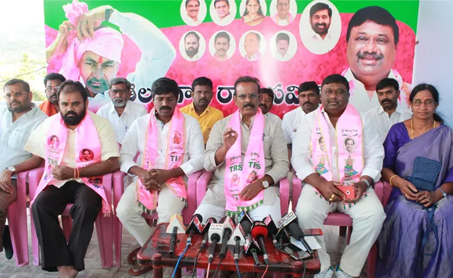 boora narsaiah goud told about the congress bus yatra - Sakshi