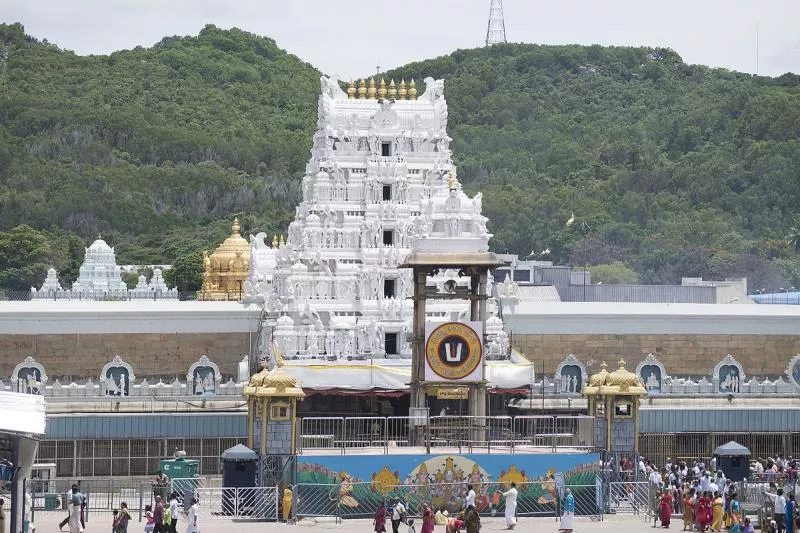 Pilgrims rush decreased in Tirumala - Sakshi