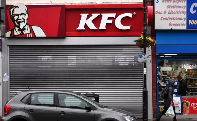 Chicken shortage shuts hundreds of KFC stores in UK - Sakshi