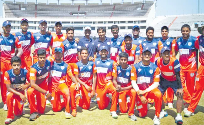 hyderabad sixth ttl victory in a row - Sakshi