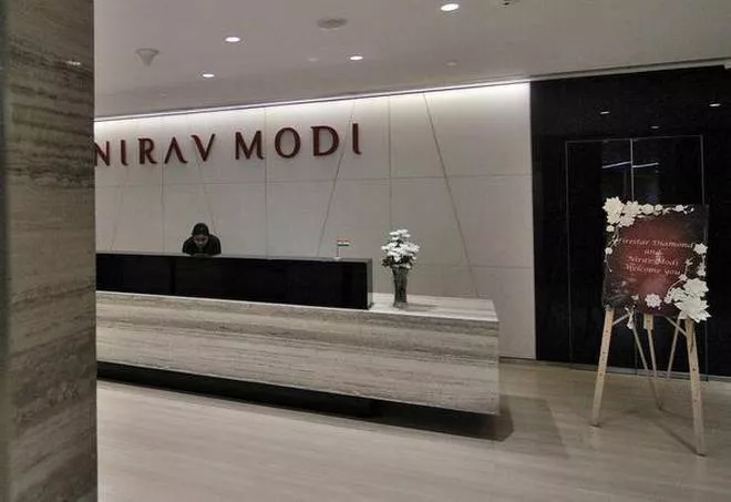 Noose tightens: Travel bar on Nirav Modi aides - Sakshi