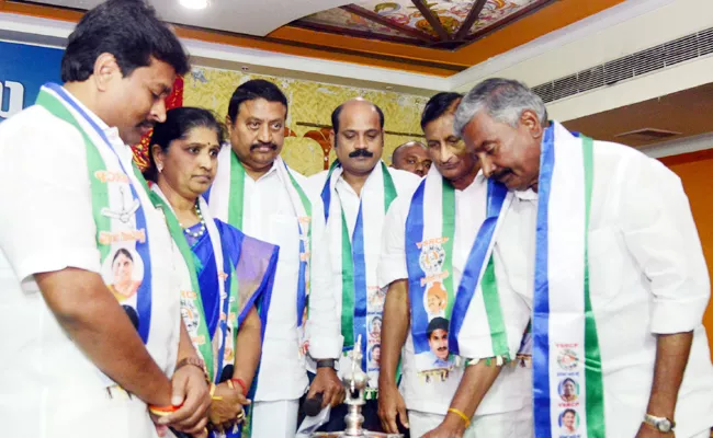 ysrcp Training camps starts in krishna district - Sakshi