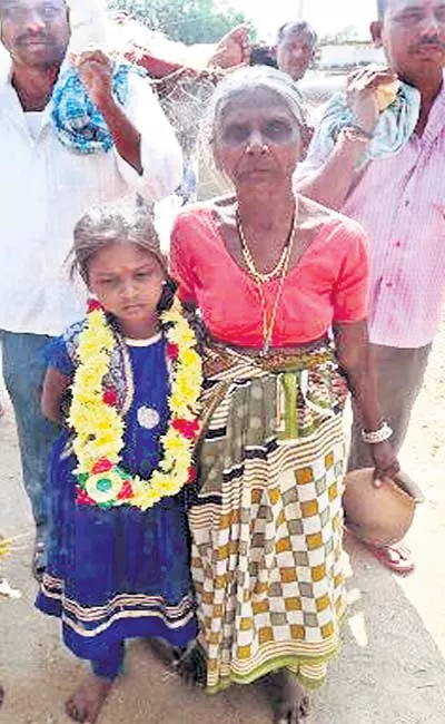 father funerals by daughter in dubbak - Sakshi