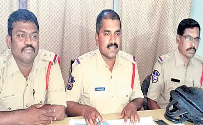 mystery death turns as murder case in medak district - Sakshi