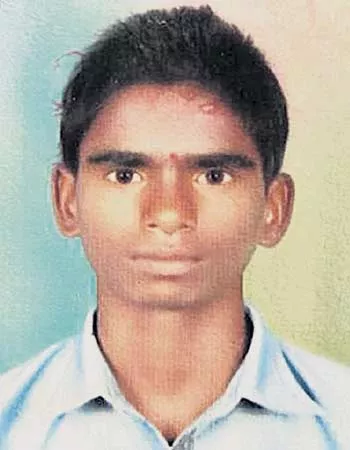 student commits suicide with love issue in siddipet - Sakshi