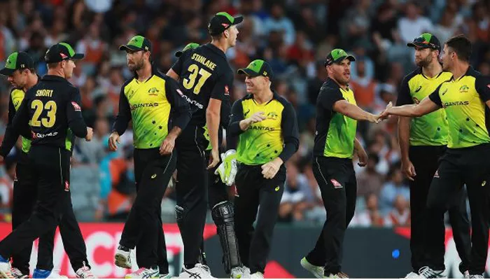 Australia beat Kiwis in Tri-Series final  - Sakshi