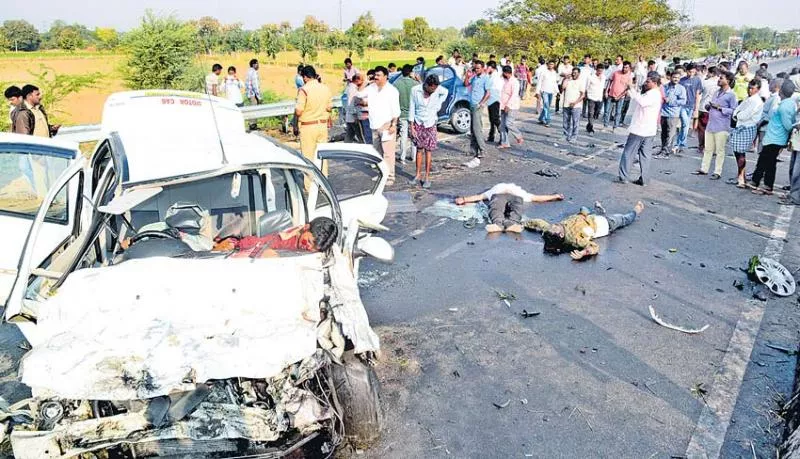 Ghastly accident on NH 44 claims 9 lives  - Sakshi