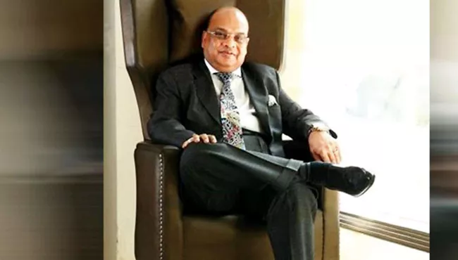  Rotomac Pens owner Vikram Kothari and son Rahul arrested - Sakshi