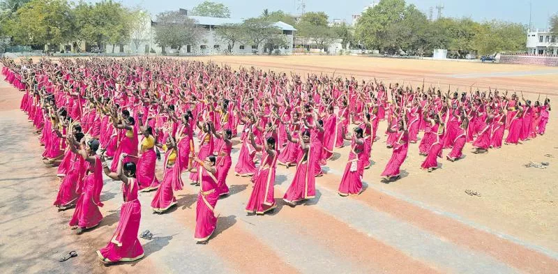 Strolling in the Wonder Book of Records - Sakshi