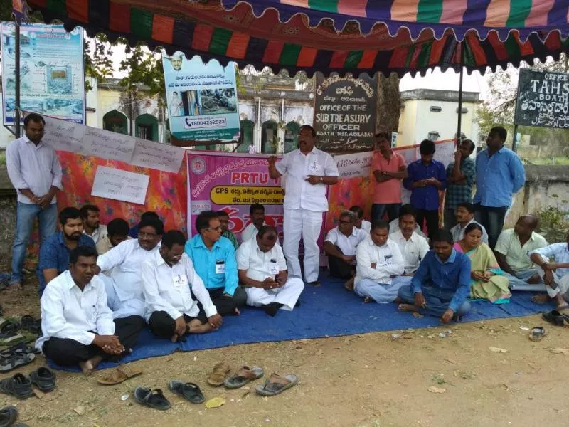 Mass protests against CPS in Telangana - Sakshi