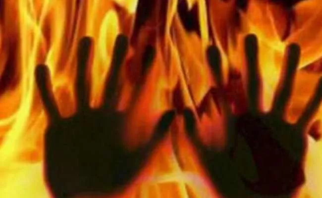 18-Year-Old Girl Burnt To Death Outside Her Village In UP - Sakshi