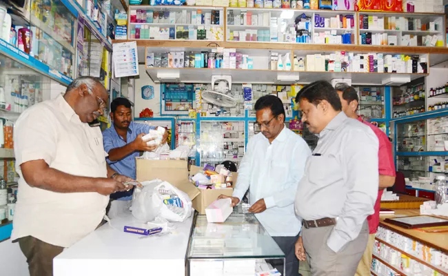 vigilence officials sudden attacks on medical shops - Sakshi