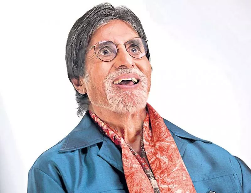 Amitabh Bachchan dedicates a poem to Twitter after losing 200,000  - Sakshi