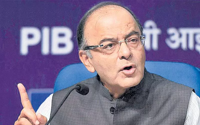 Arun Jaitley rules out privatisation of PSU banks - Sakshi