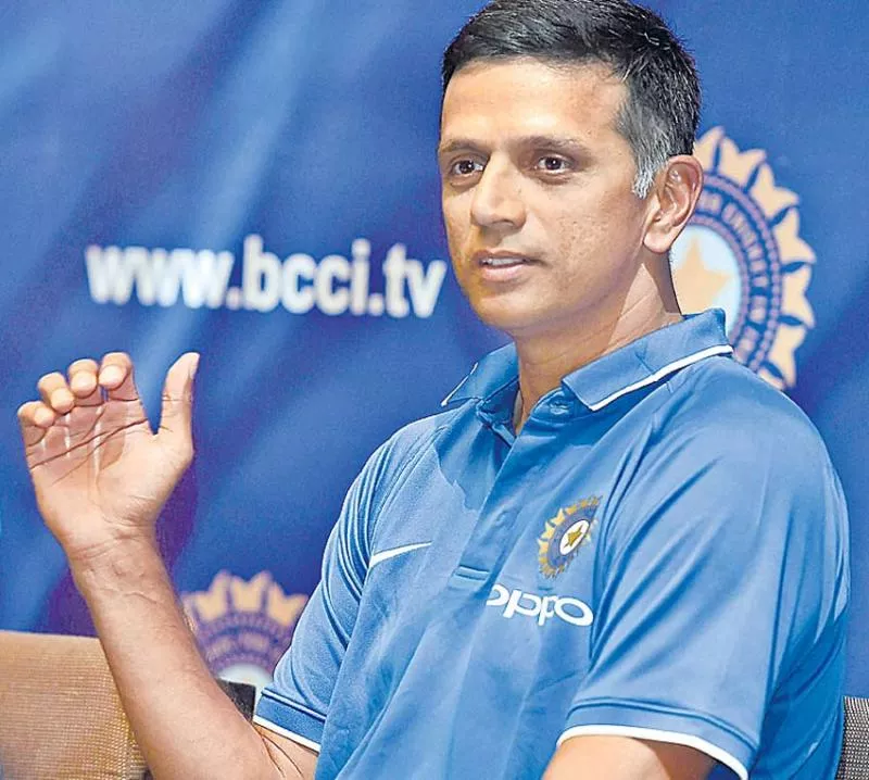 BCCI accepts Dravid's demand for parity in cash rewards - Sakshi