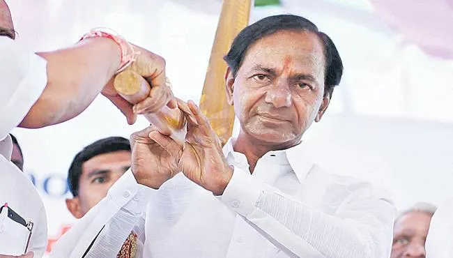 Prepaid Cards for Farmers Investment Scheme Says KCR - Sakshi