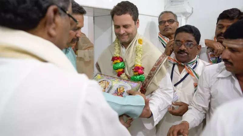 Karnataka polls: Rahul Gandhi seeks blessings at Godchi Temple in Ramdurg - Sakshi