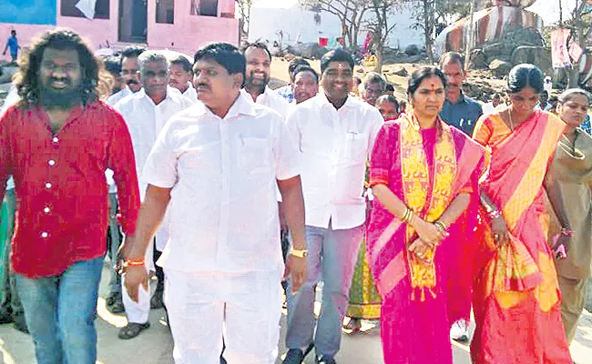 Deputy Speaker Padma Devender Reddy visit edupayala - Sakshi