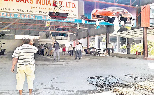 parking places select in hyderabad metro stations - Sakshi