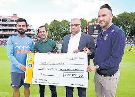 Virat Kohli and Boys Donate to Help Capetonians Fight Water Crisis - Sakshi