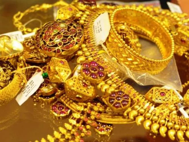 Gold Prices Plunge By Nearly Rs 500 Today - Sakshi