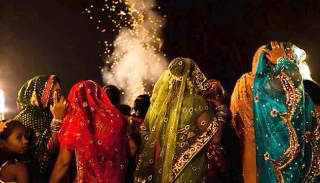 UP Based Bride Arrives At Wedding Venue To Receive The Groom - Sakshi