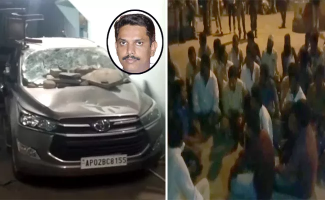 jc followers attacks ysrcp leader in ananthapur - Sakshi