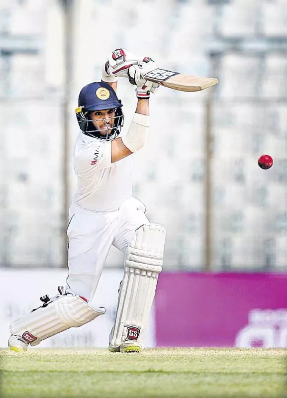 Mendis, De Silva lead Sri Lanka run fest  - Sakshi