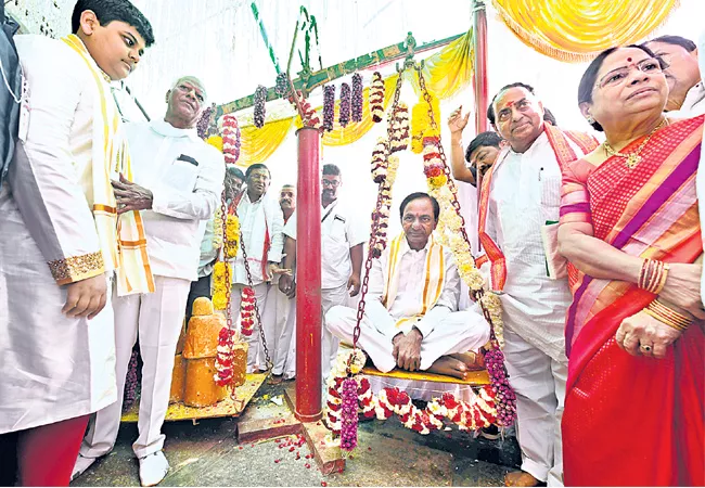 cm chandrasekhar rao announces Rs 200 crore for medaram jatara - Sakshi