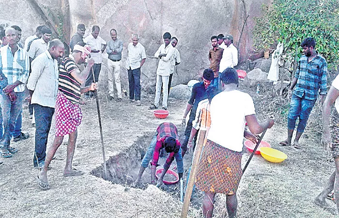 Excavation in the castle - Sakshi