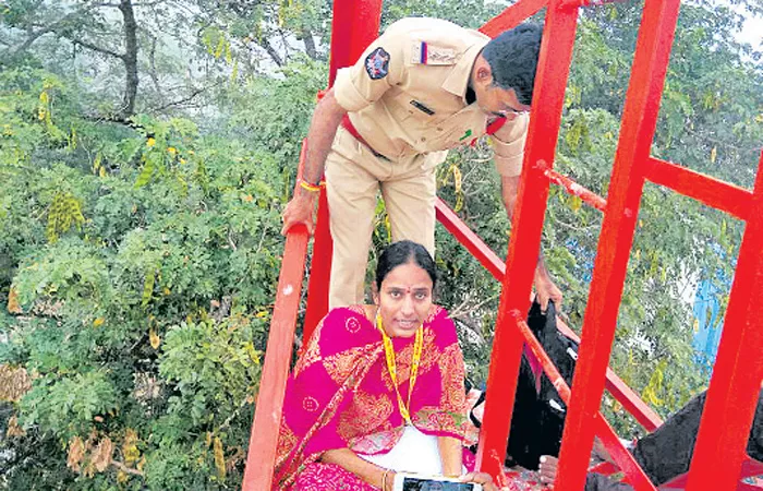 women climb cellphone tower in guntur - Sakshi