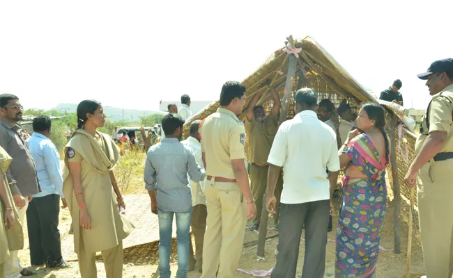 Revenue Officers who have Demolished the poor people huts in government land in Mahabubnagar - Sakshi