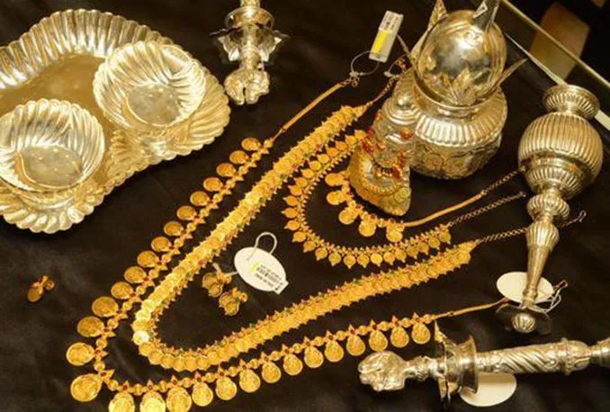 Gold, silver slip on reduced demand - Sakshi