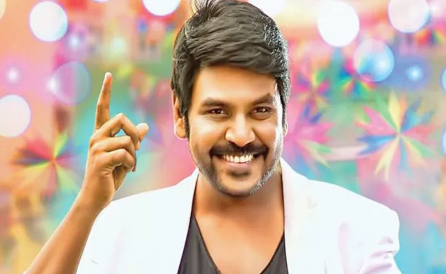 raghava lawrence photo session with fans - Sakshi