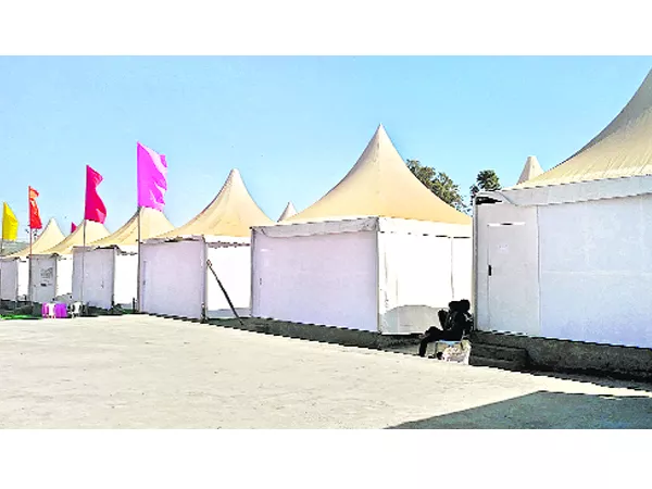 Luxury tents in medaram - Sakshi