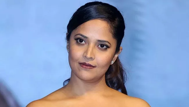 The lady is spreading false news says Anasuya - Sakshi